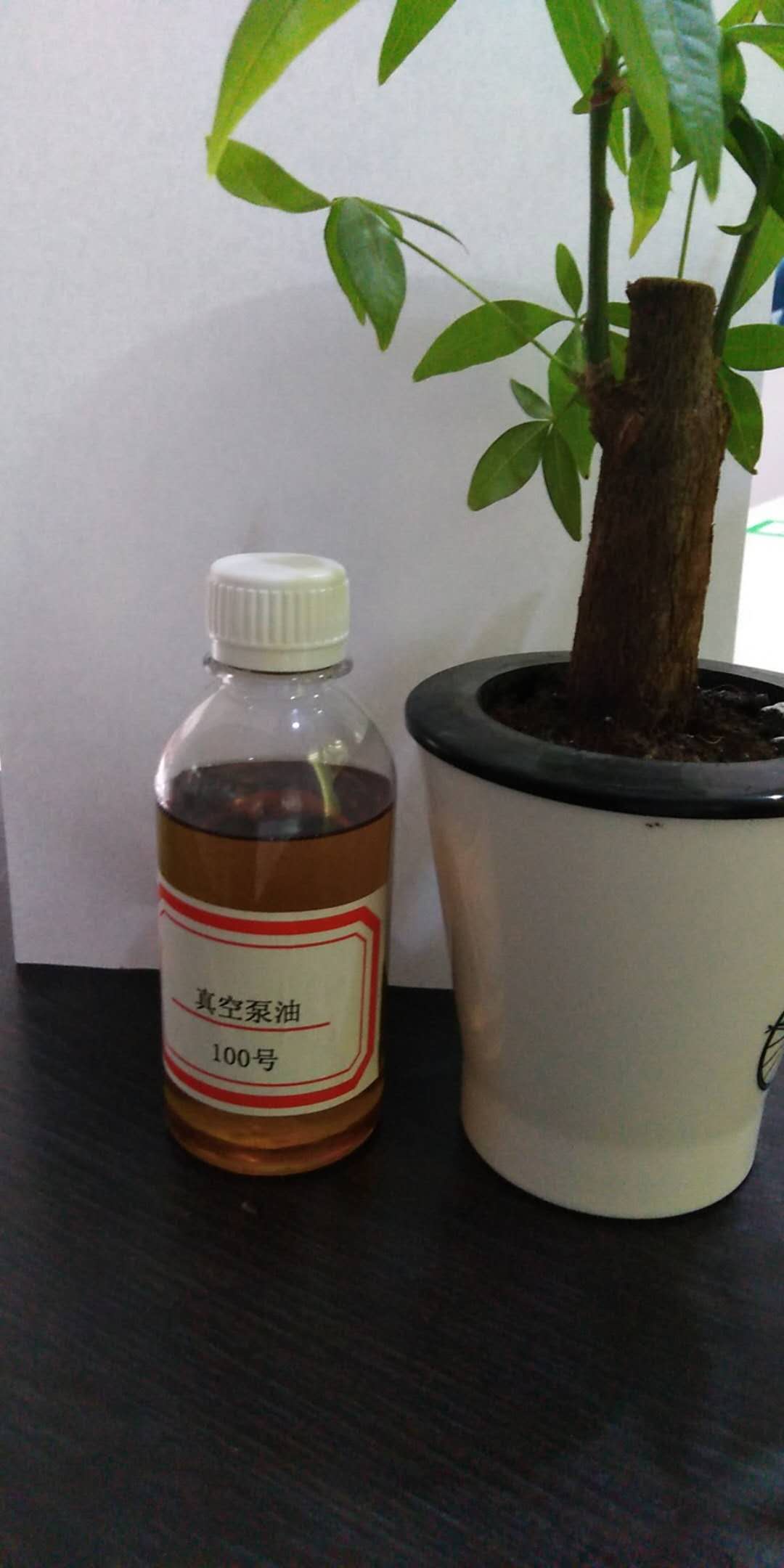 ?? 千田真空泵油HP100：高效潤滑、穩(wěn)定可靠，真空泵的專屬“血液”！